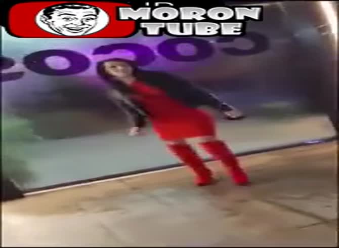 Video :Girl Plays Jesus and Tries to Walk on Water!